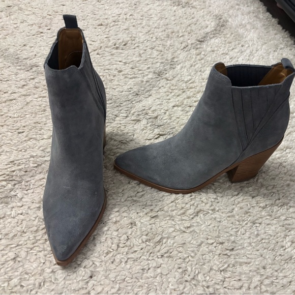 Like New Marc Fisher LTD Gadri pointed toe bootie - Picture 2 of 2